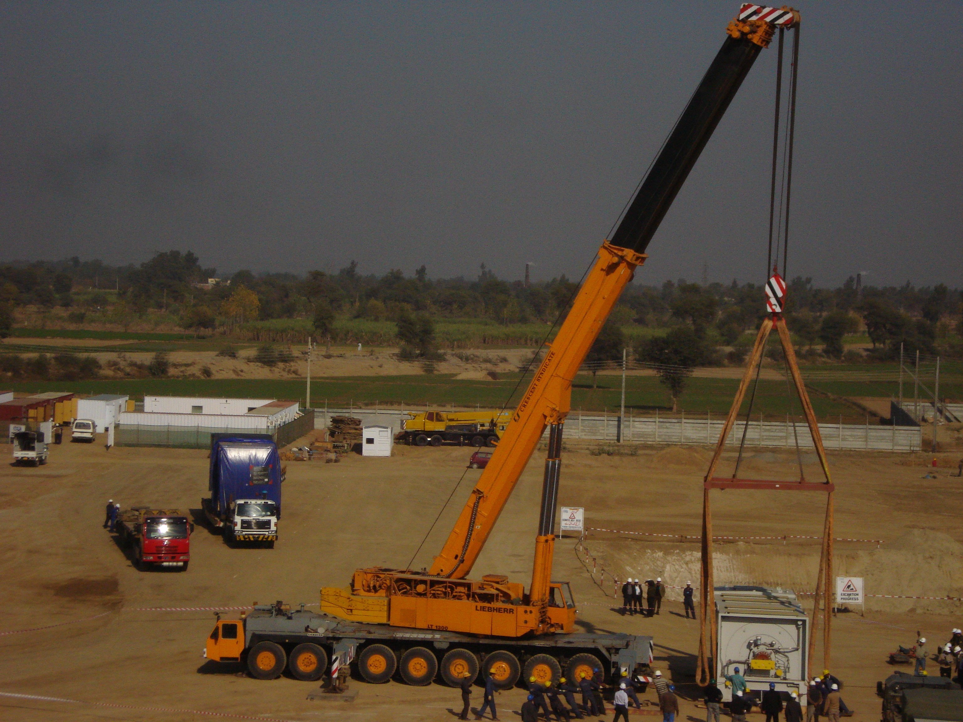 Heavy crane & erection (11)
