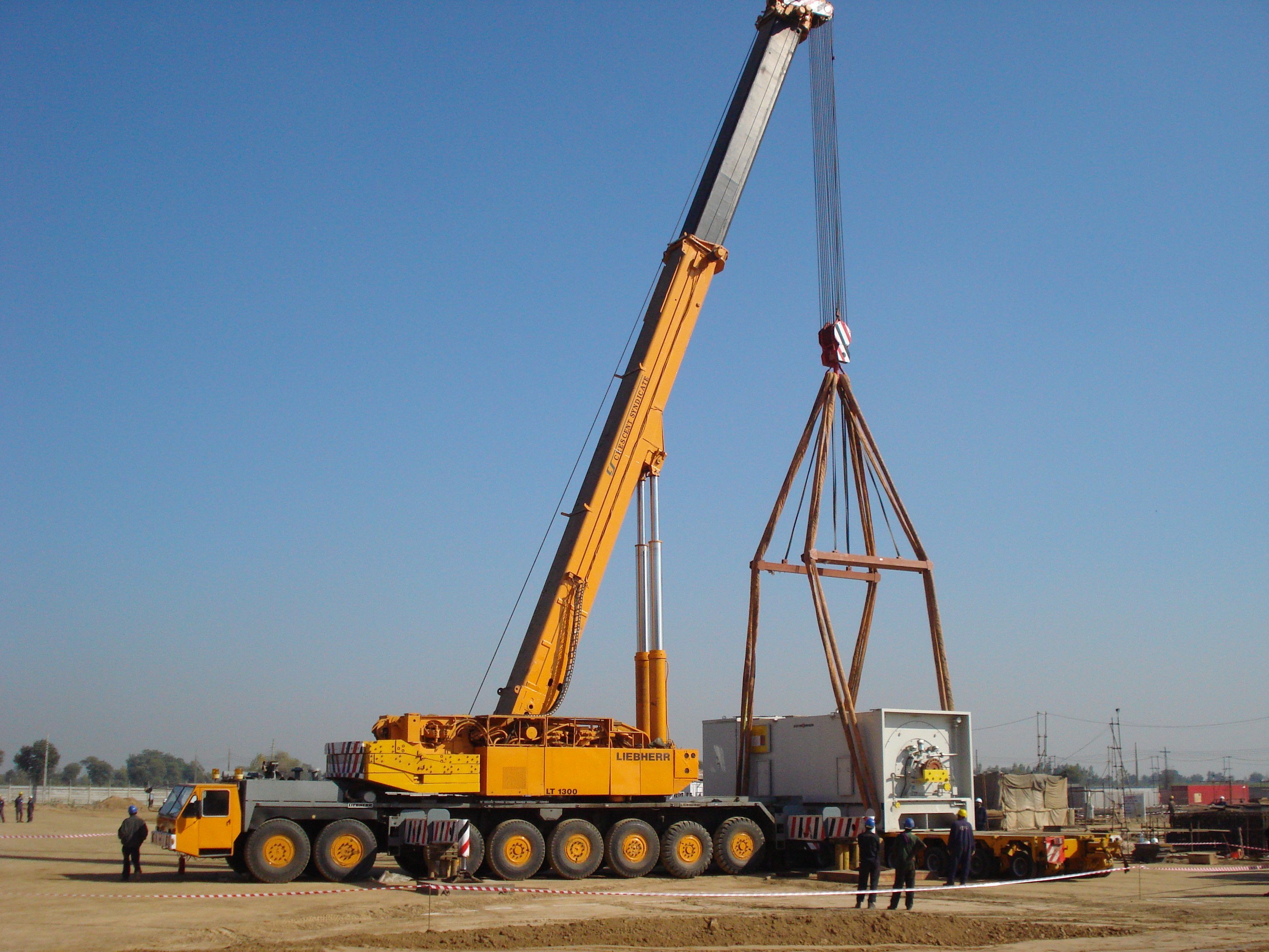 Heavy crane & erection (9)